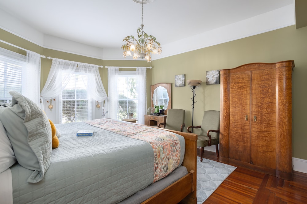 STANDARD, KING BED