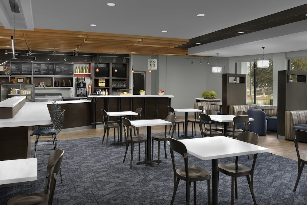 Courtyard Greensboro Airport 45/60