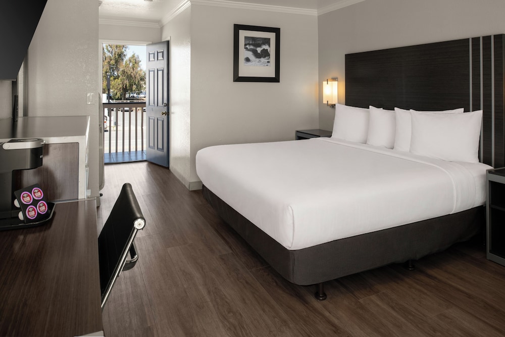 Sand Castle Inn 33/59