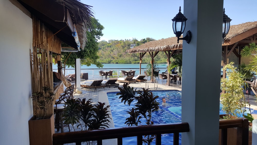 Edgewater Dive & Spa Resort 36/73