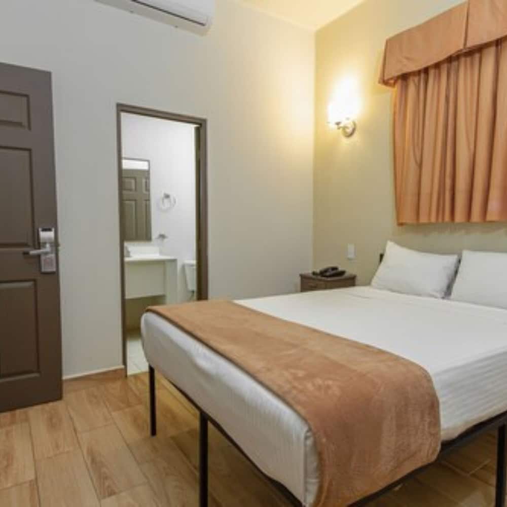 Hotel Plaza Del Arco Express 37/65
