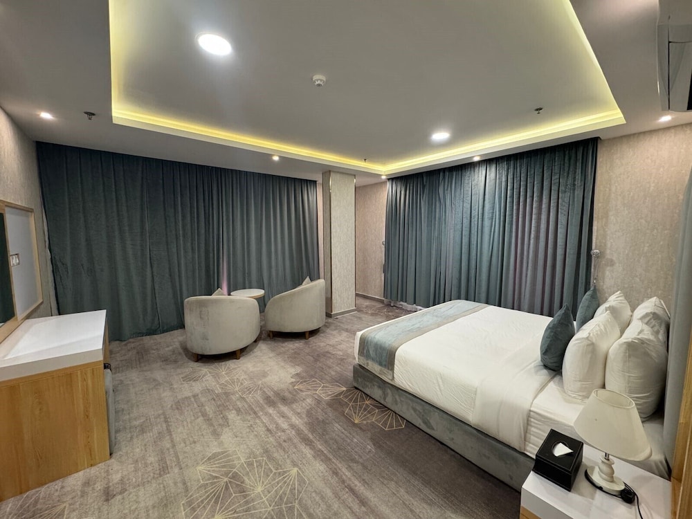 Rose Land Hotel 35/60