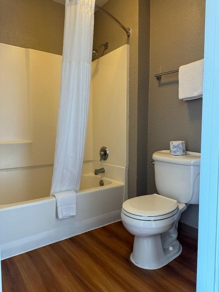 غرفة قياسية بسرير مزدوج، Motel6 Ventura, CA - South 7/10