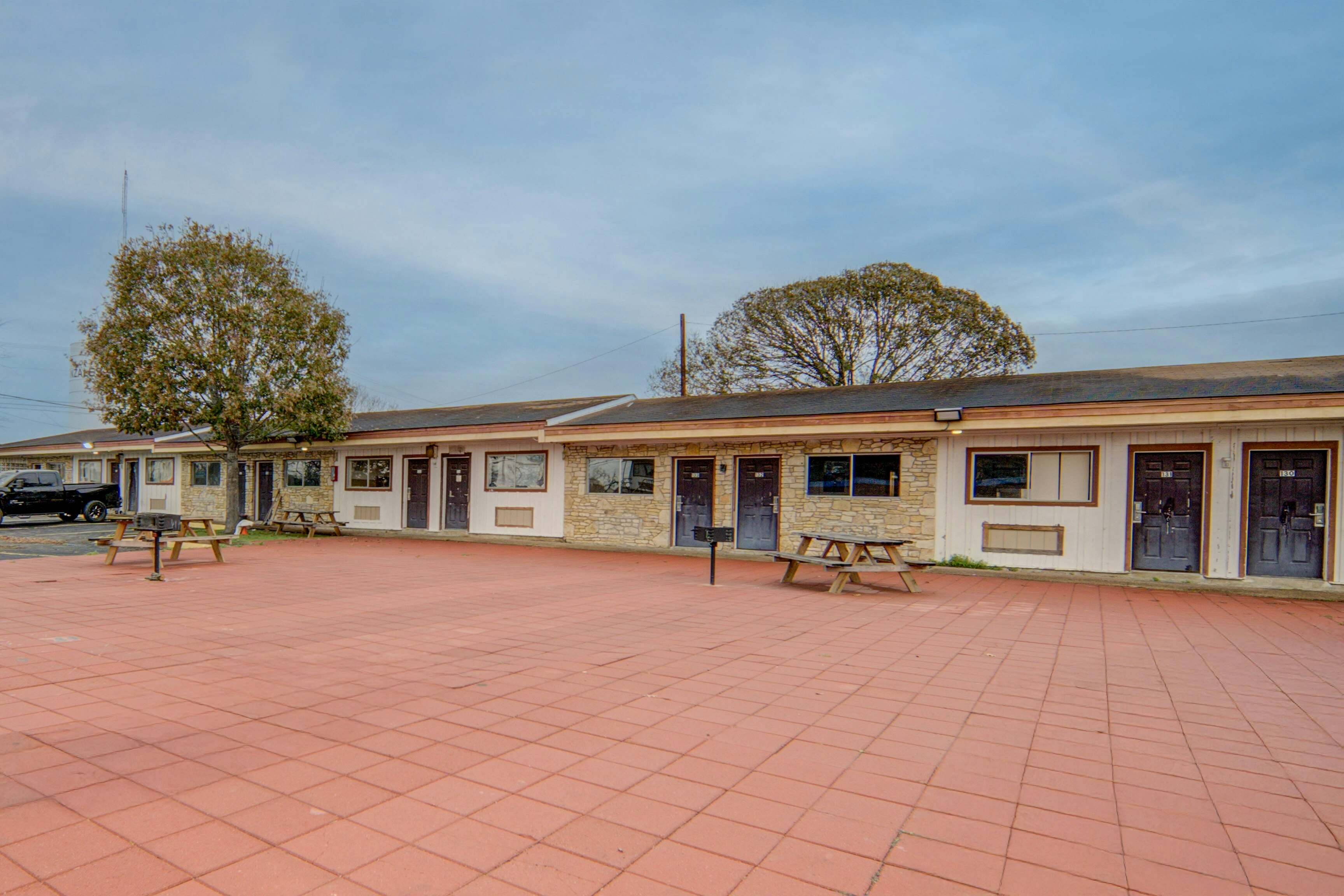 Cannon Inn By Capital O Gonzales Tx 52/62