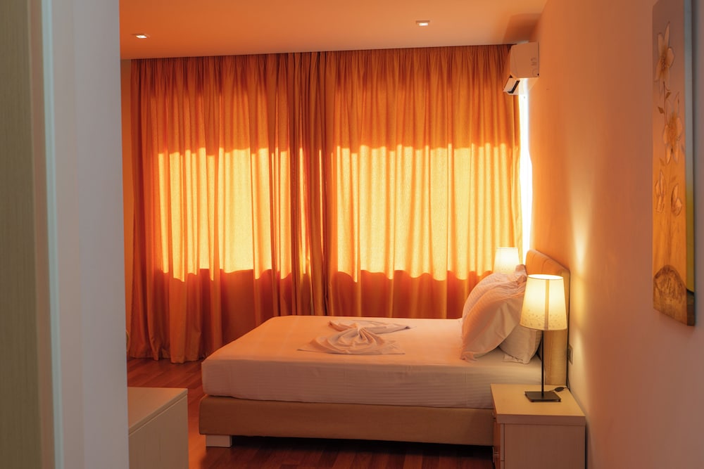 Nemesis Hotel 25/50