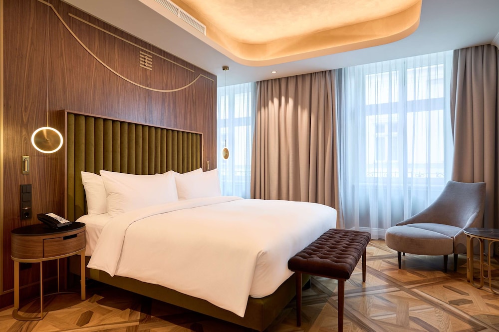 Suite, King Bed