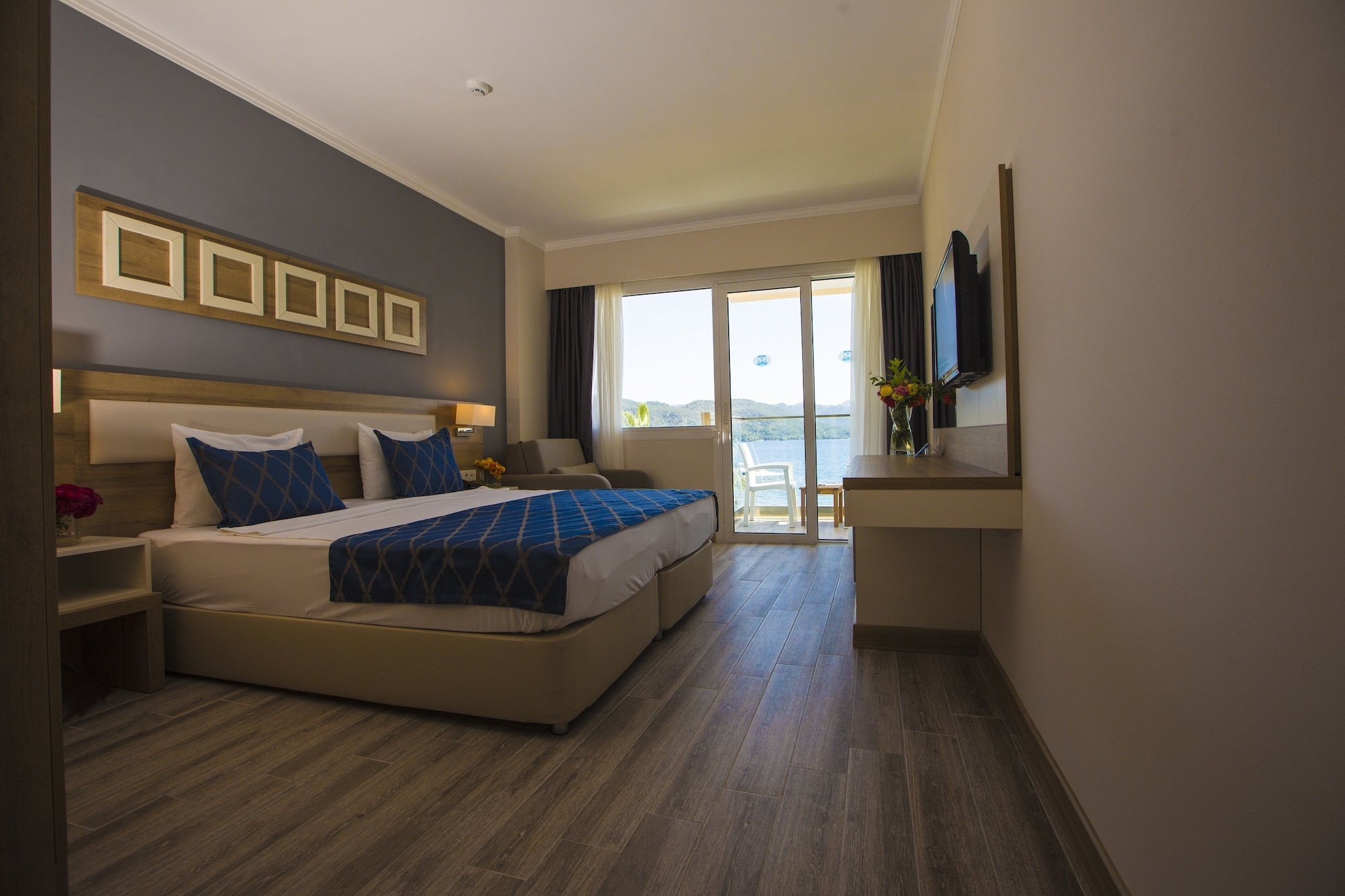STANDARD, SEA VIEW