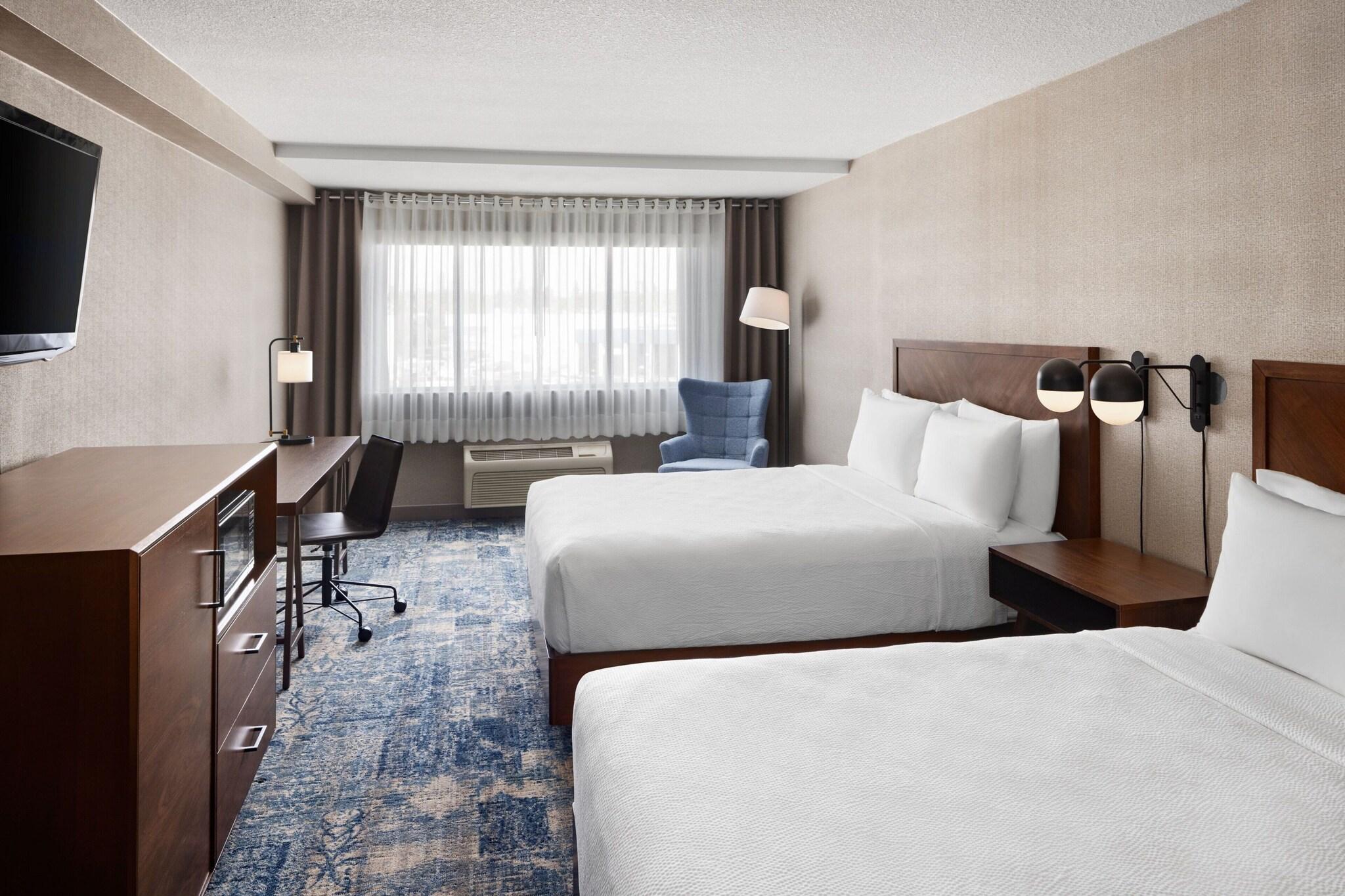 غرفة بسريرين كوين، Four Points by Sheraton Edmonton South 2/5