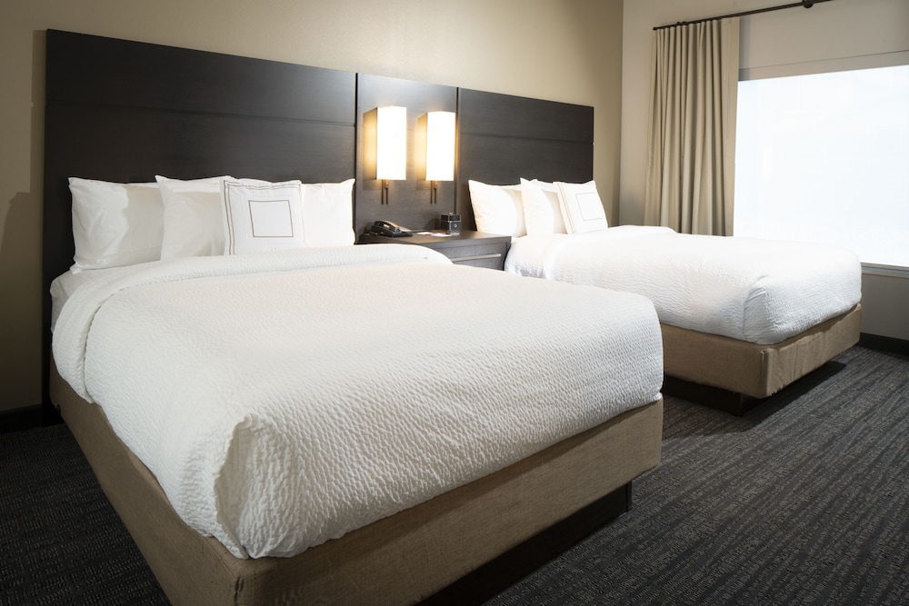 1 BEDROOM, SUITE