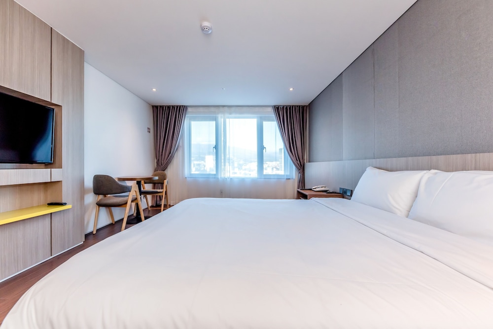 The First70 Hotel 11/50