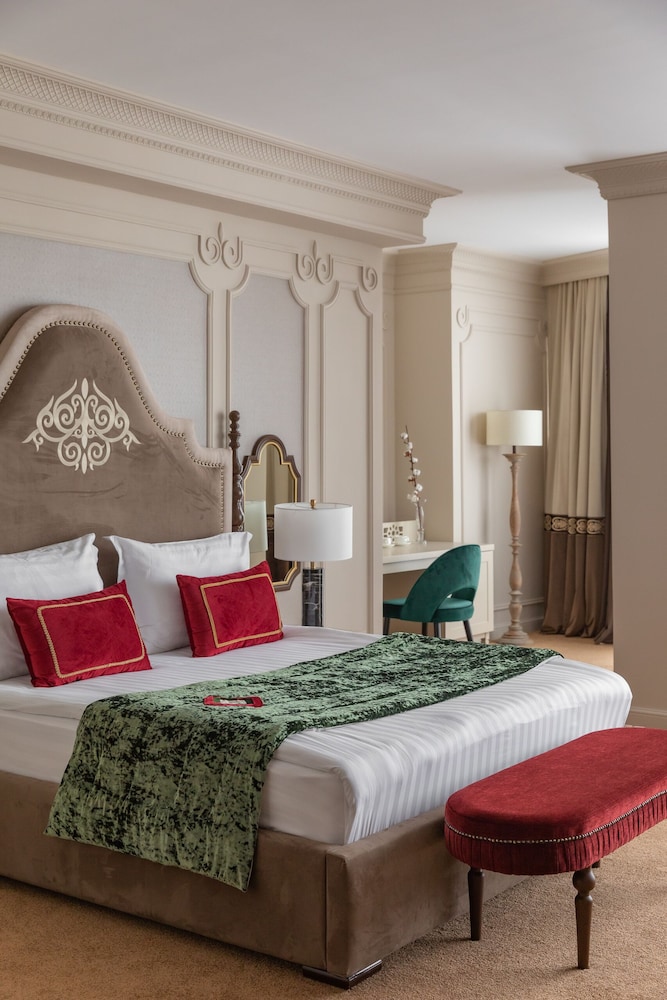 DELUXE, DOUBLE BED