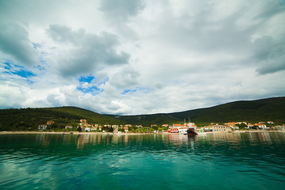 HOTEL ZLATNI LAV 35/37