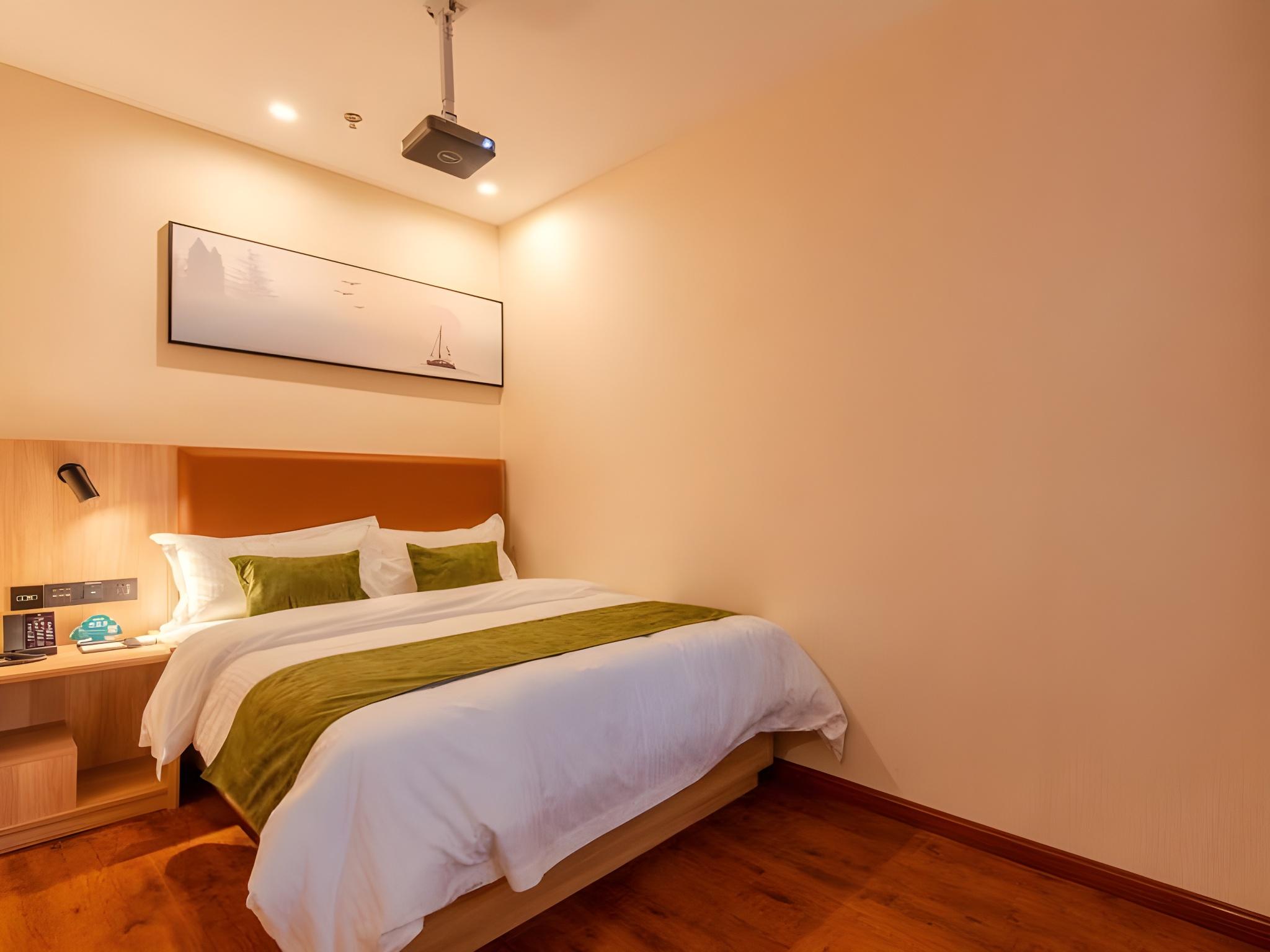 Feature, Queen Bed