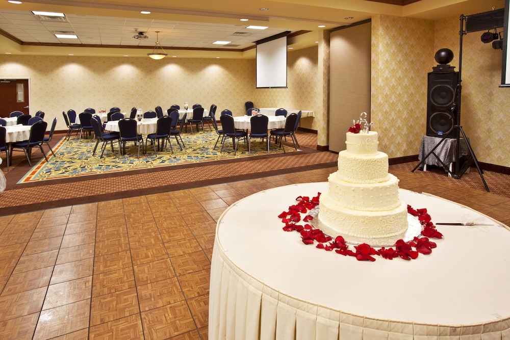 Holiday Inn Quincy, an IHG Hotel 34/75