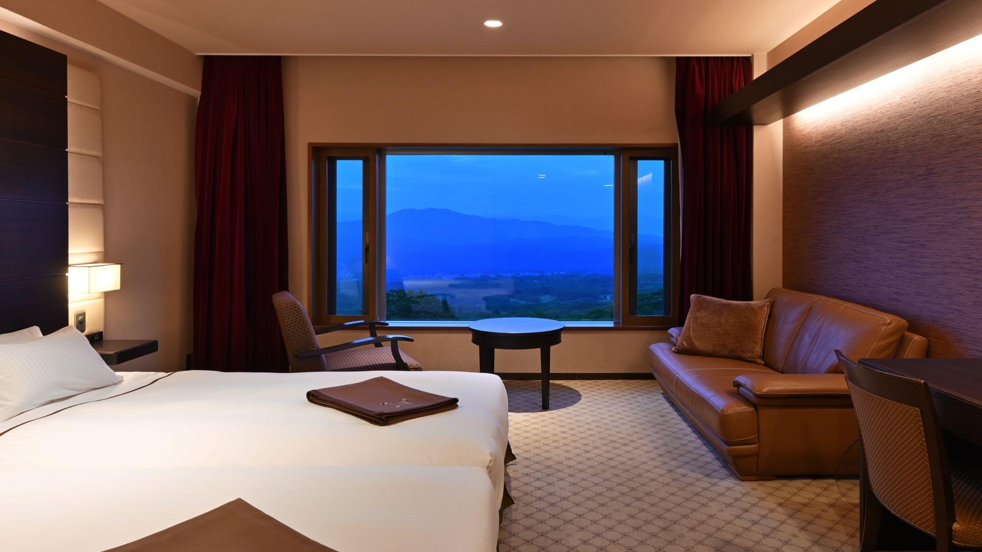 Twin Beds, Lake Side