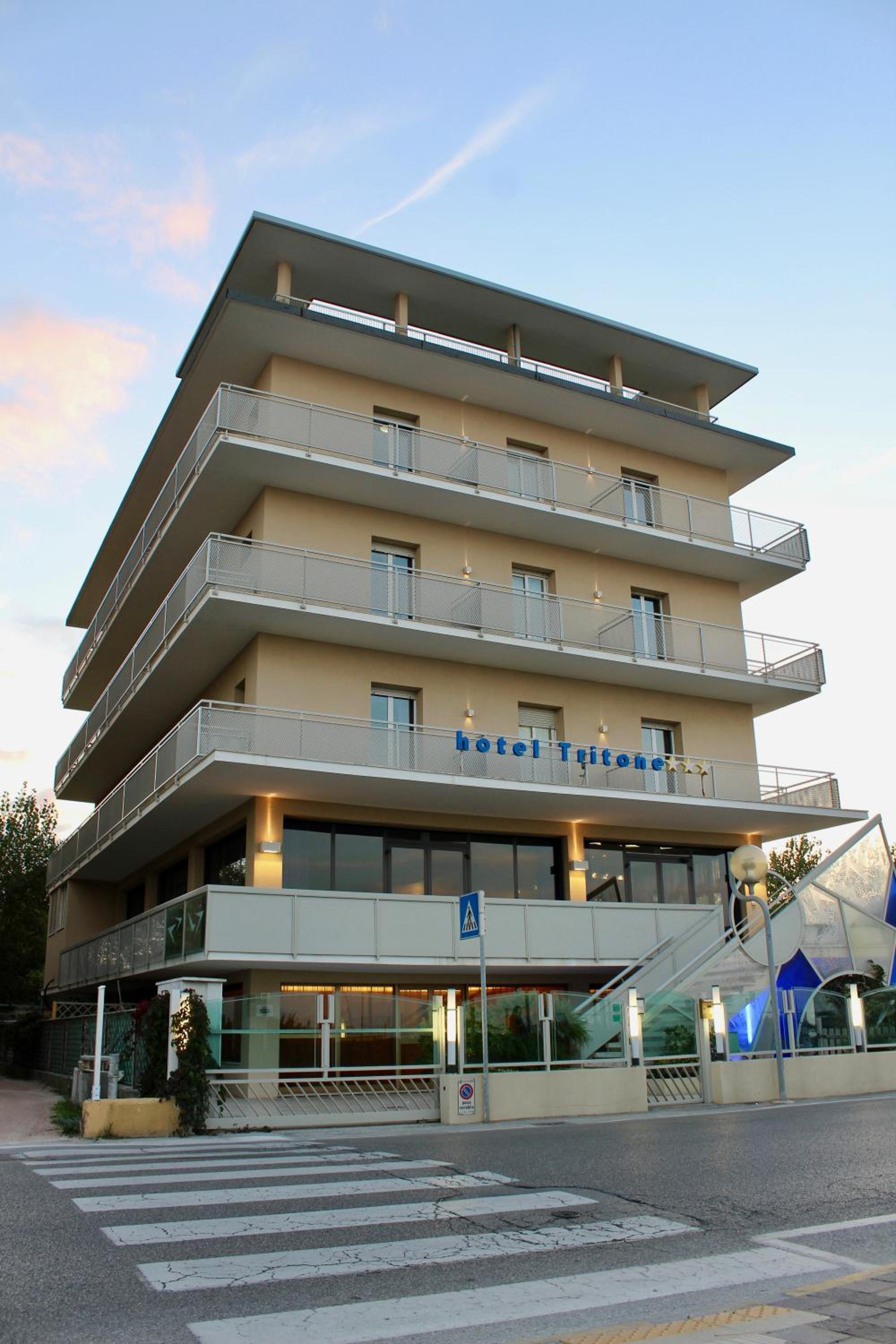 Hotel Tritone 6/50