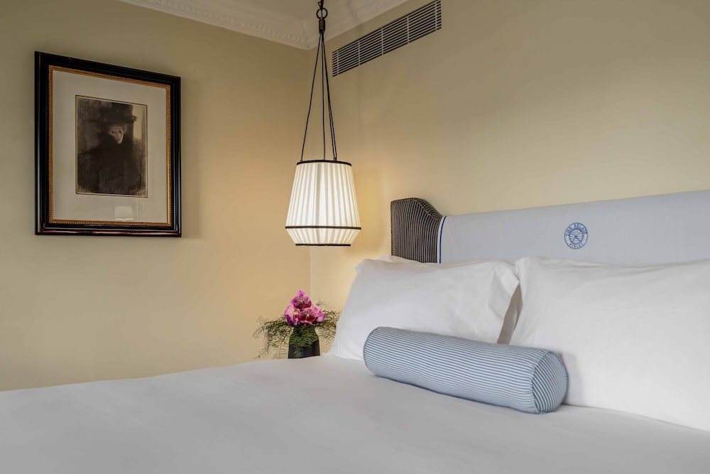 Red Lion Hotel 3/45