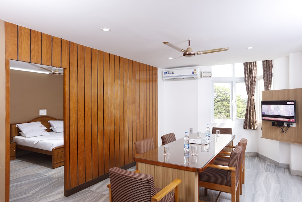 Sri Aarvee Hotels 13/30