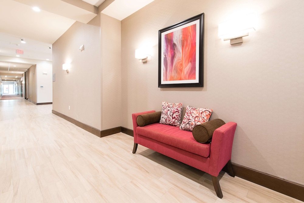 Hampton Inn & Suites Fayetteville 37/46