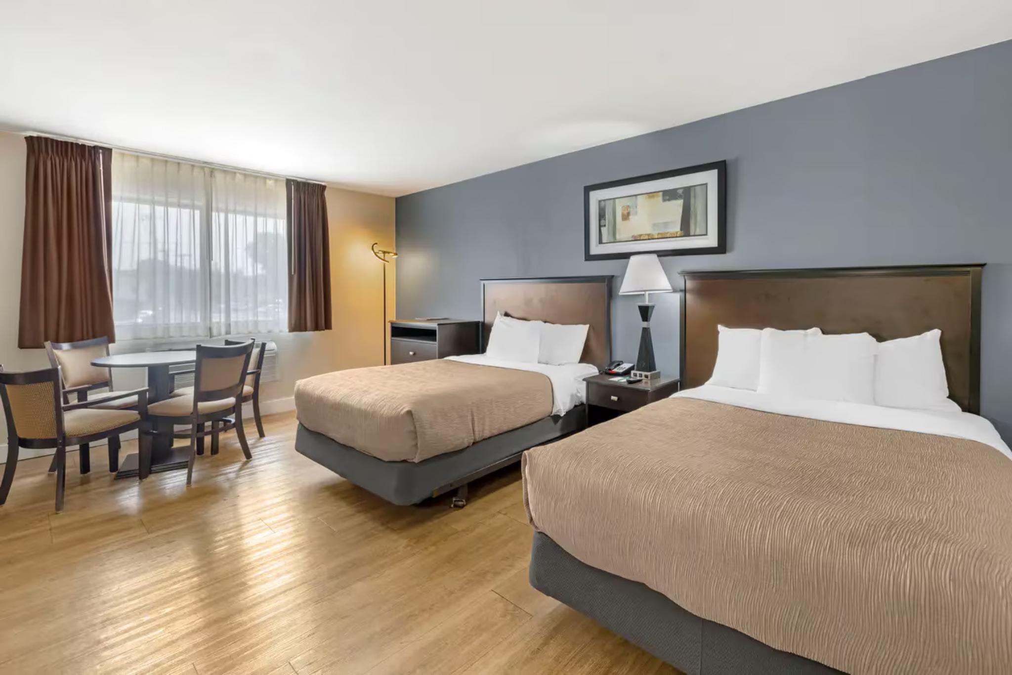 ROOM, 1 KING AND 2 DOUBLE BEDS