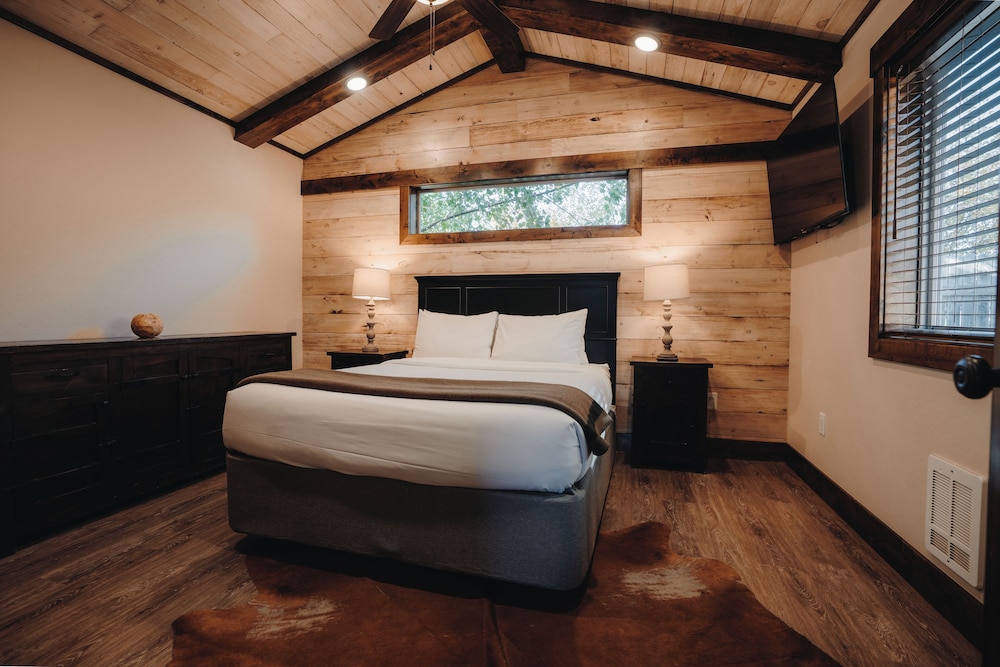 1 Bedroom, Loft, Lodge, Suite, 4 Beds, Queen Bed, Sofa