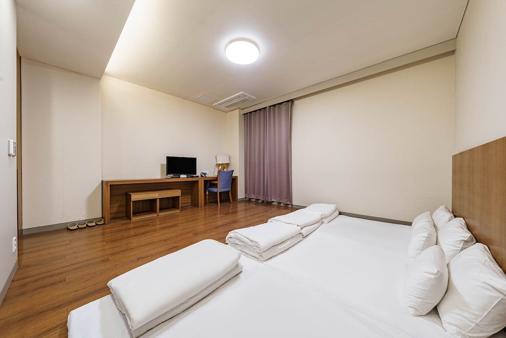 Korea Tourist Hotel 13/61