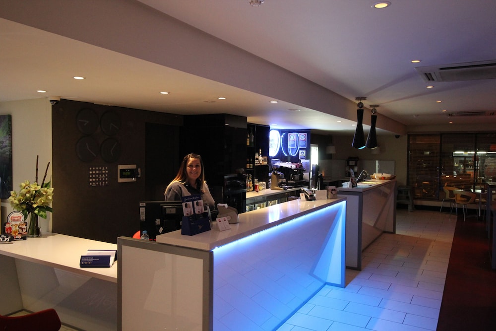 Ibis Newcastle 6/60