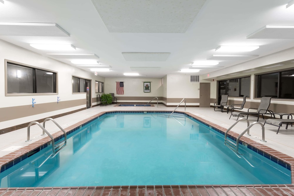 Comfort Inn Huntington Near University Area 42/48