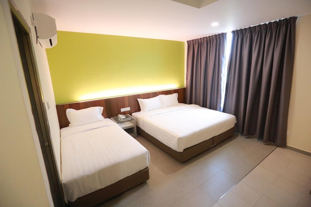 Pantai Regal Hotel 18/50