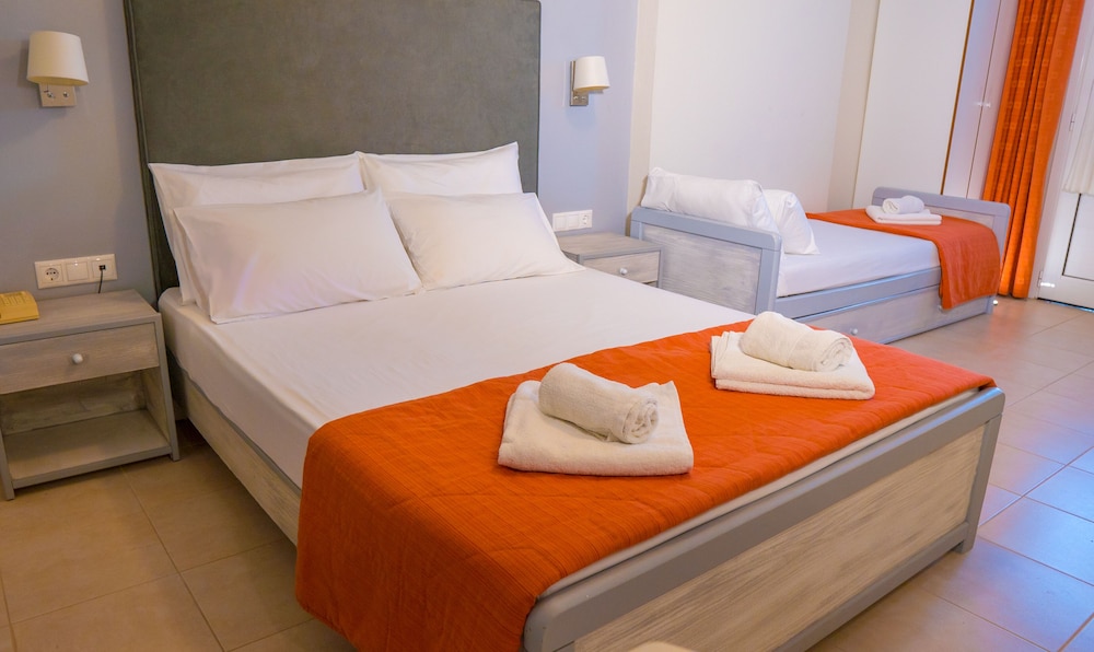 ROOM, TRIPLE