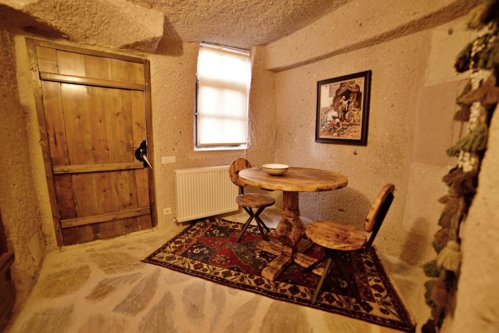 Valley Inn Cave Hotel 36/50