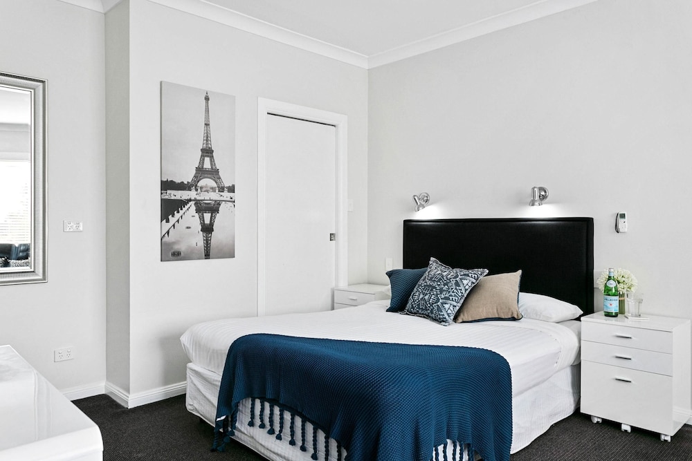 Airport Hotel Sydney 16/40