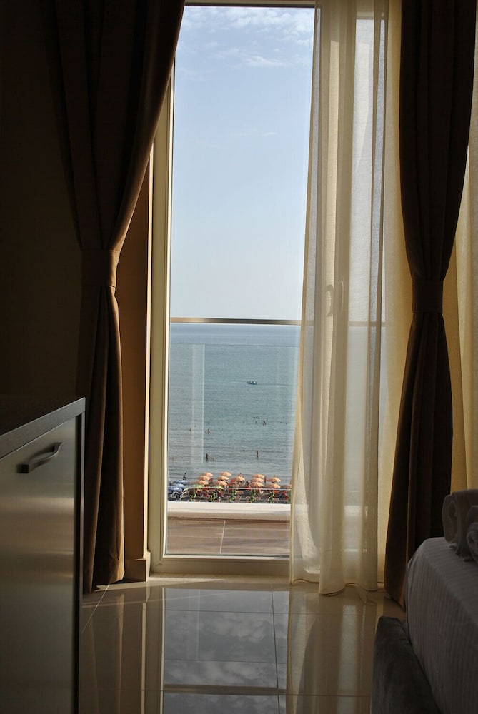 Hotel Frojd 12/22