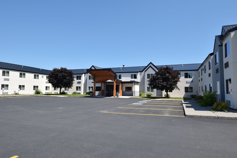 Quality Inn and Suites Watertown Fort Drum 43/50