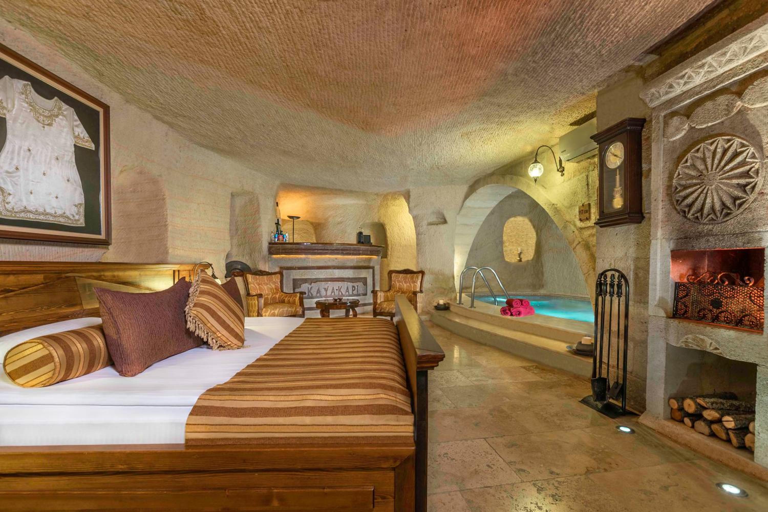Cave and Pool, Majestic, Suite, Double Bed