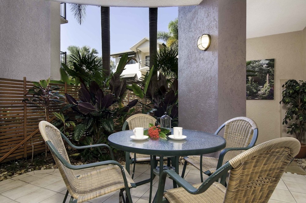 Bay Villas Resort 40/52
