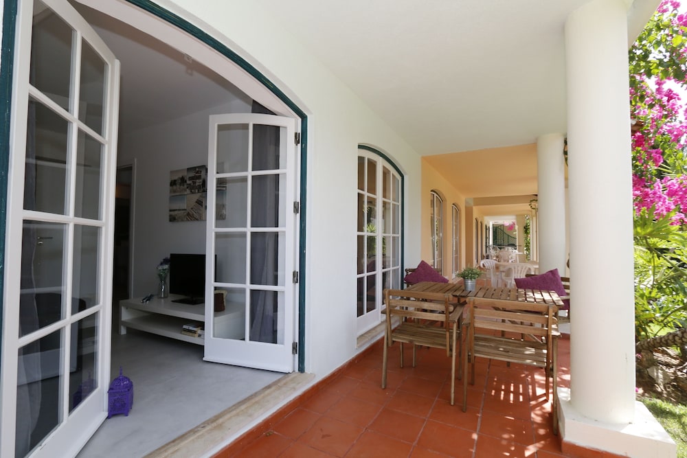 APARTAMENTOS THE OLD VILLAGE BY VILLAGE 4U 6/75