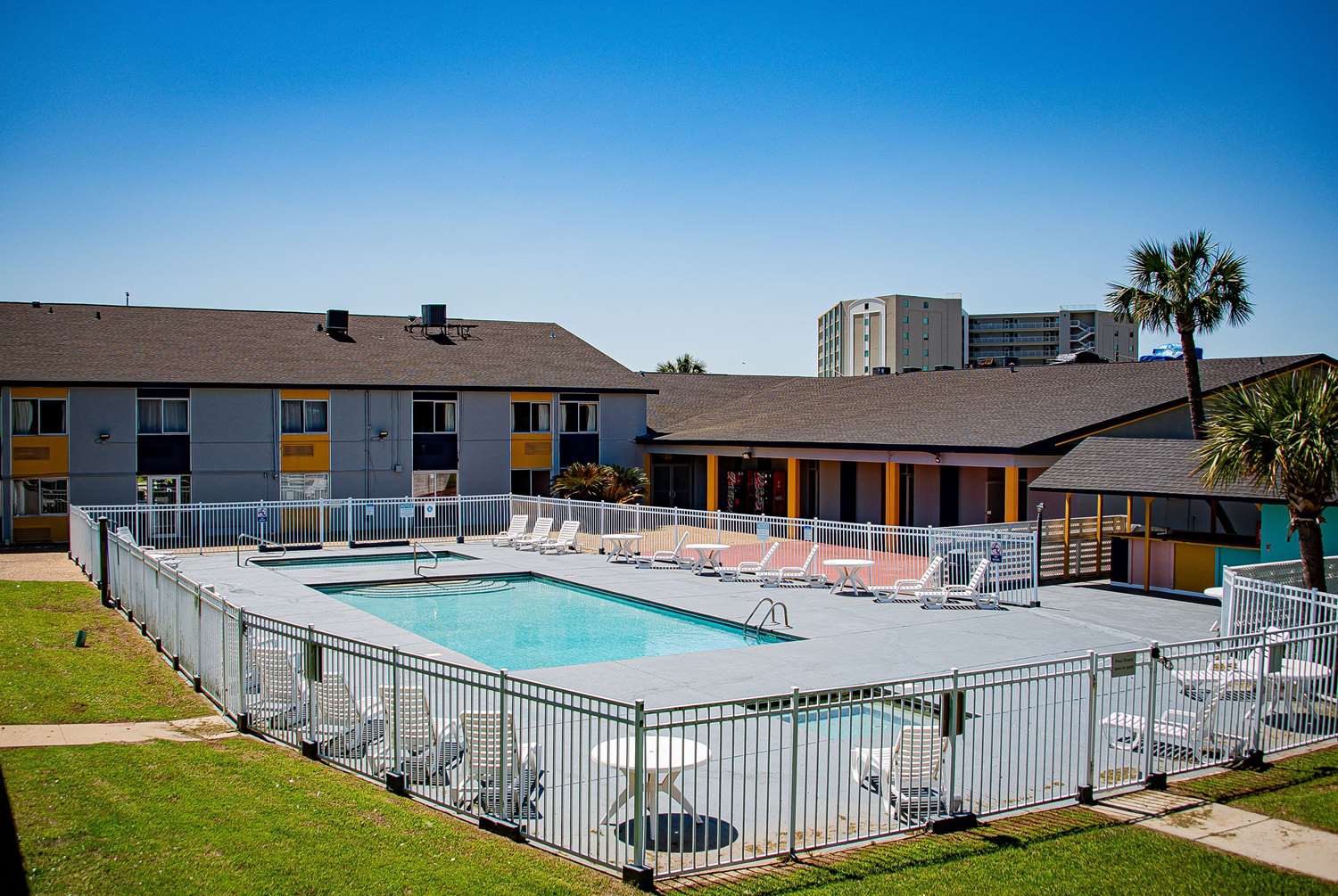Super 8 by Wyndham Biloxi 37/43