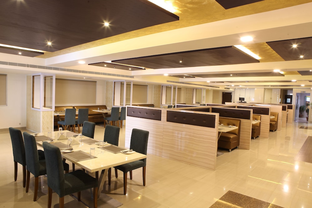 Hotel Mango Leaves 25/26