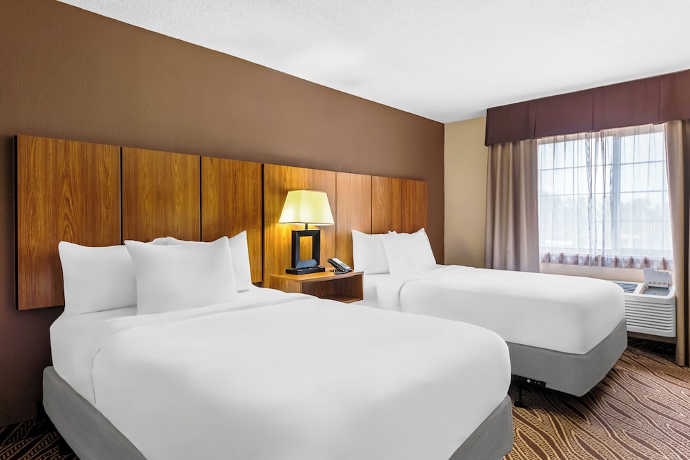 STANDARD, 2 DOUBLE BEDS