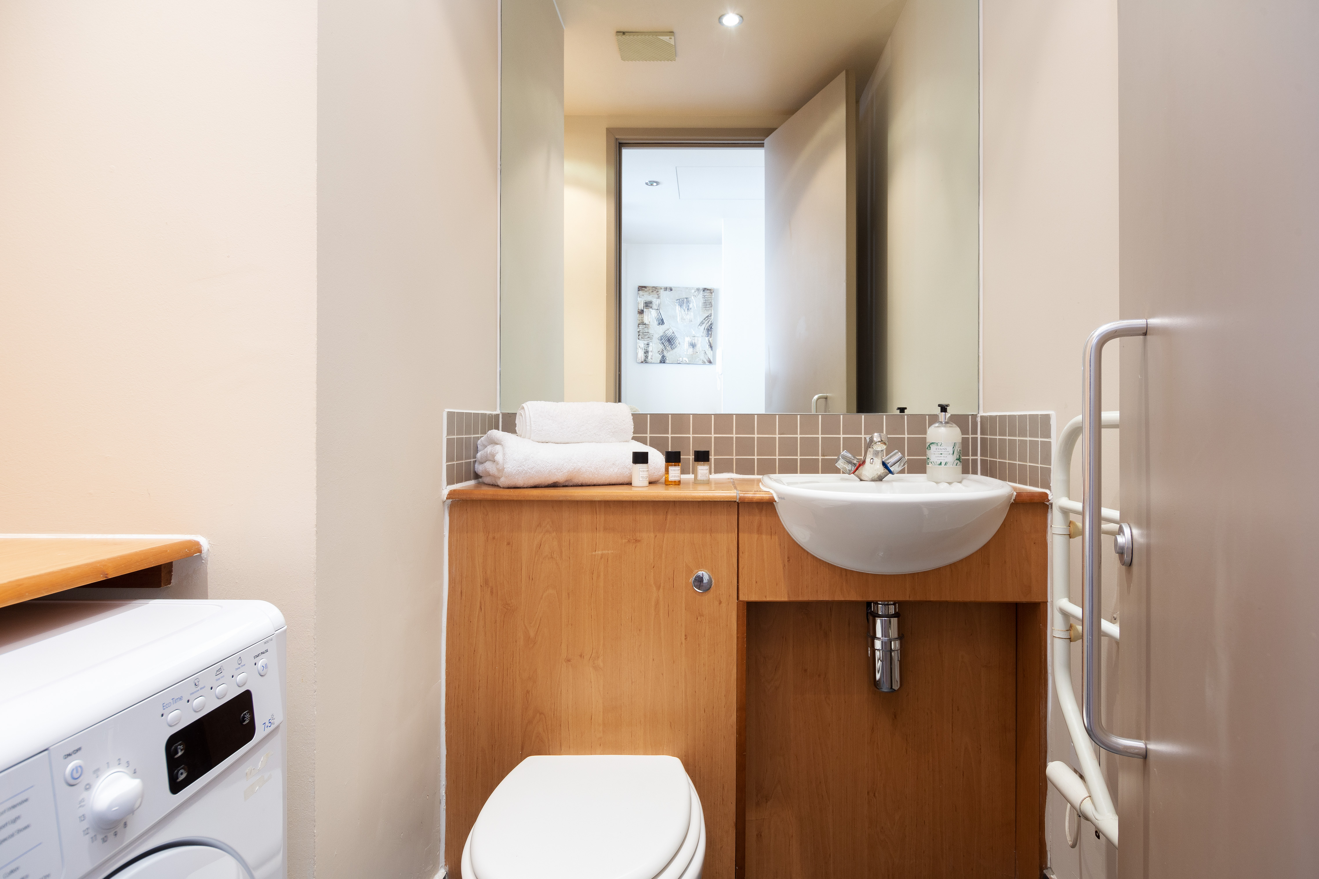 Luxurious Lawrence House Serviced Apartment 49/50