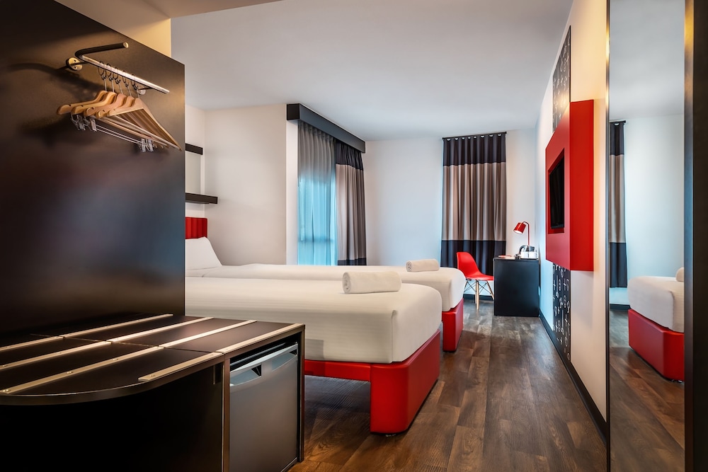 Essence Hotel Carlton 24/55