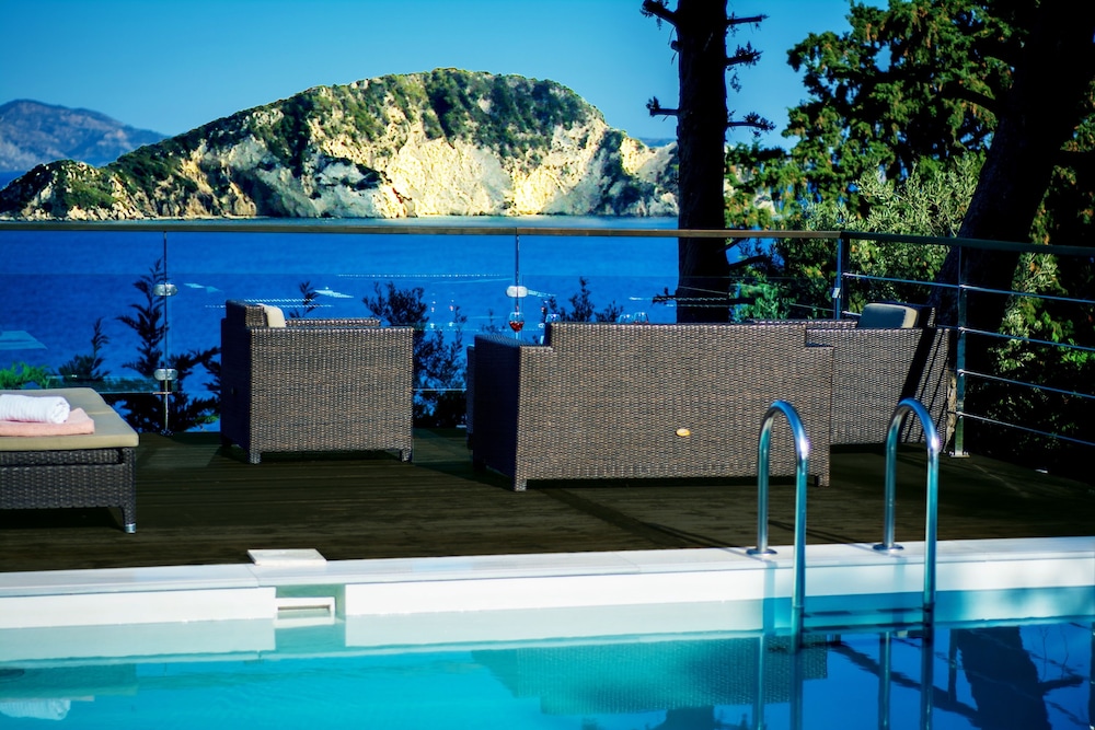 Exensian Villas & Suites 32/44