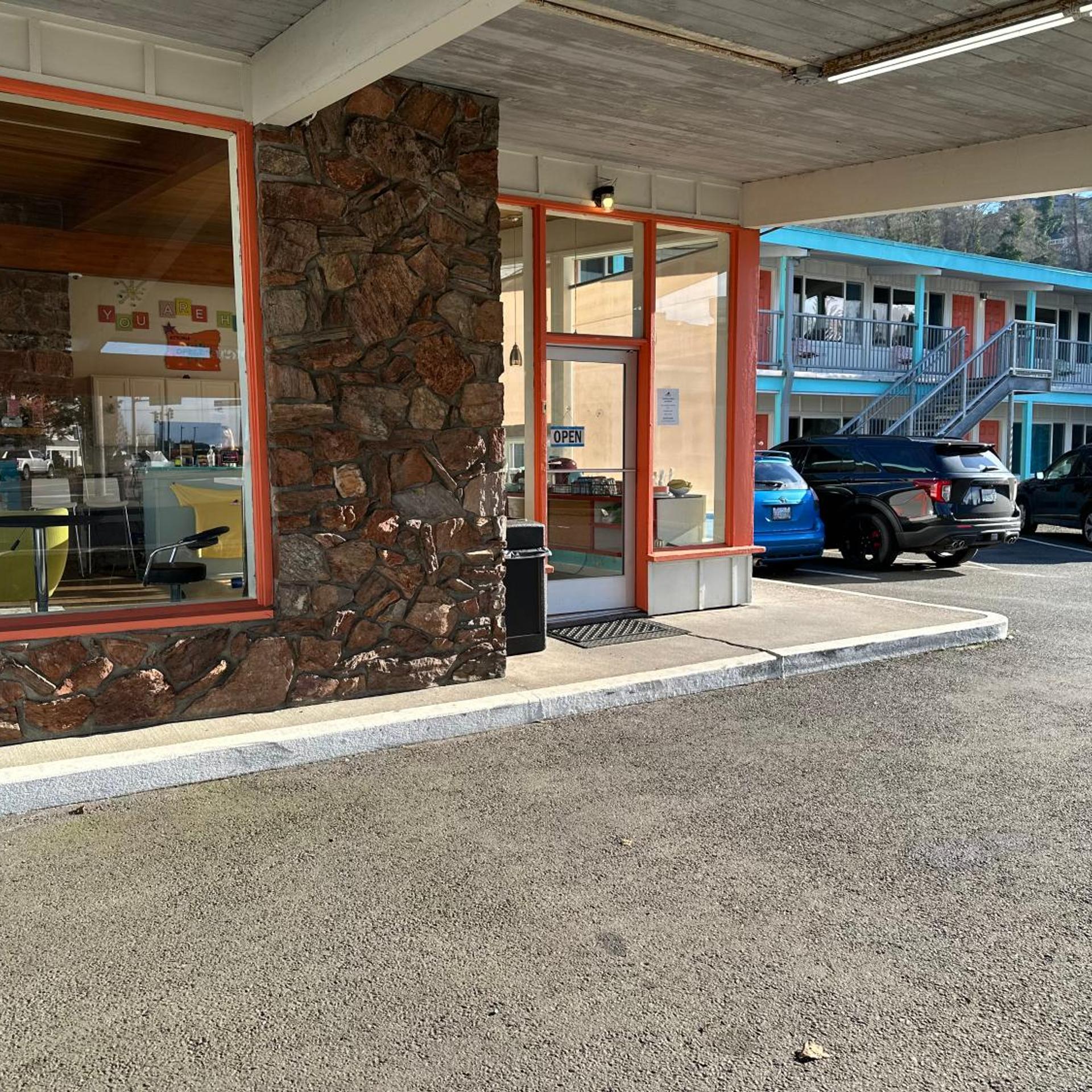 Atomic Motel 22/33