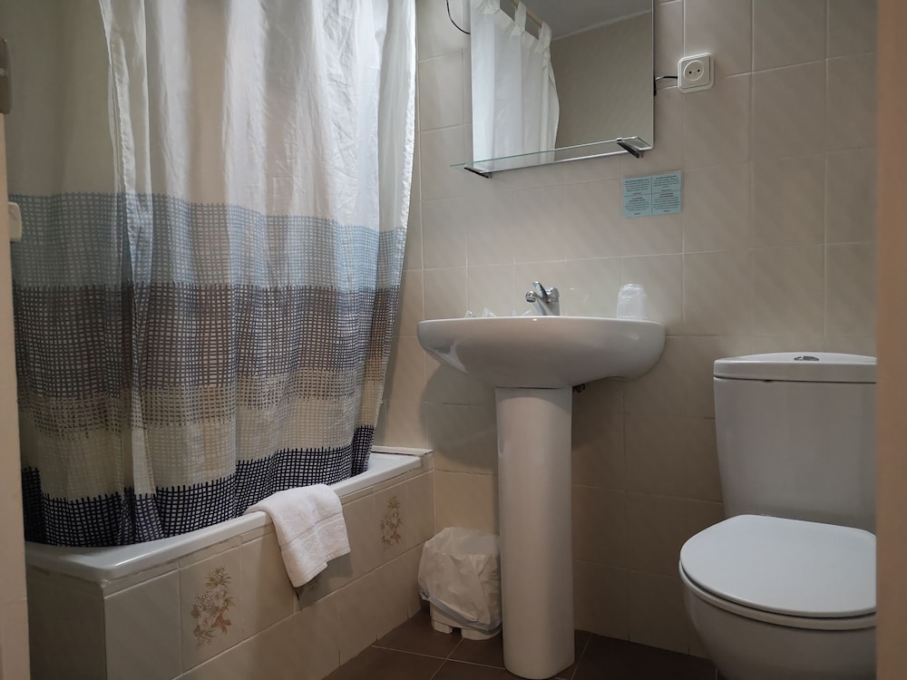 Hostal Lesseps 52/60