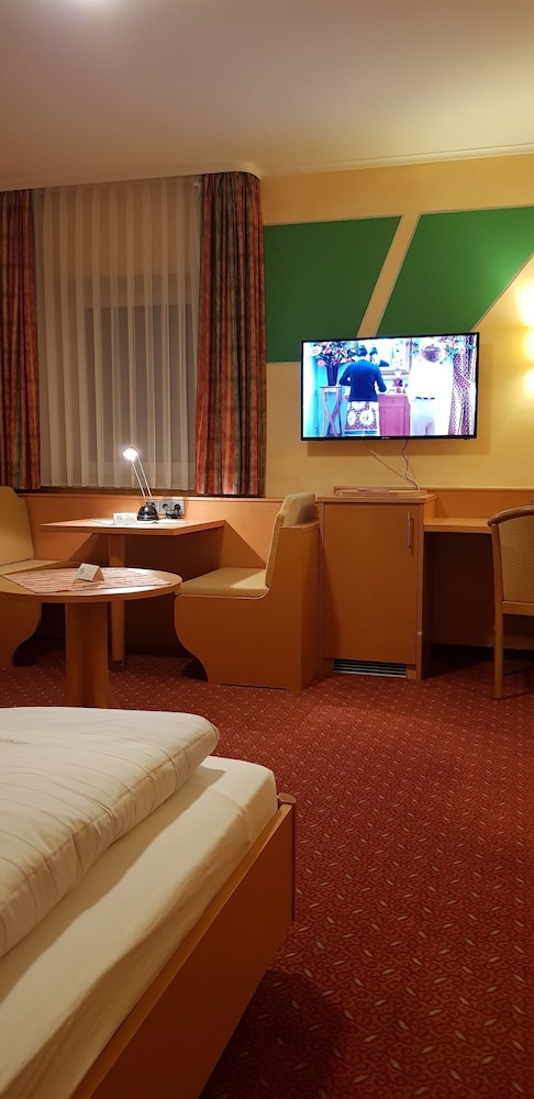 Hotel Froehlich 4/30