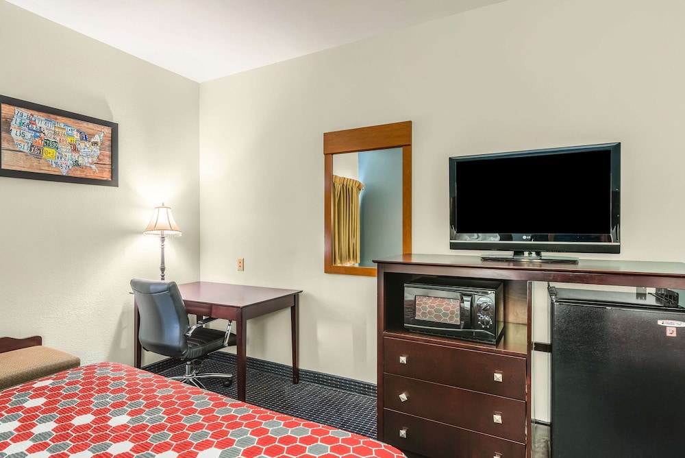 Econo Lodge Inn and Suites Pritchard Road North Little Rock 37/45