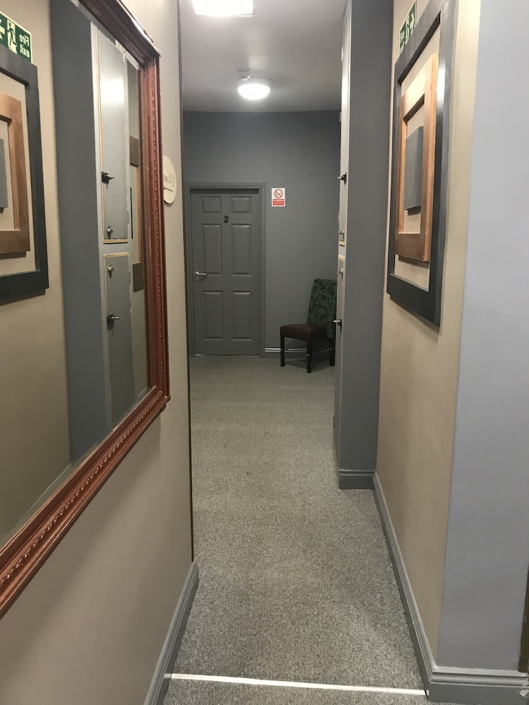 Bennetts Hotel 22/50