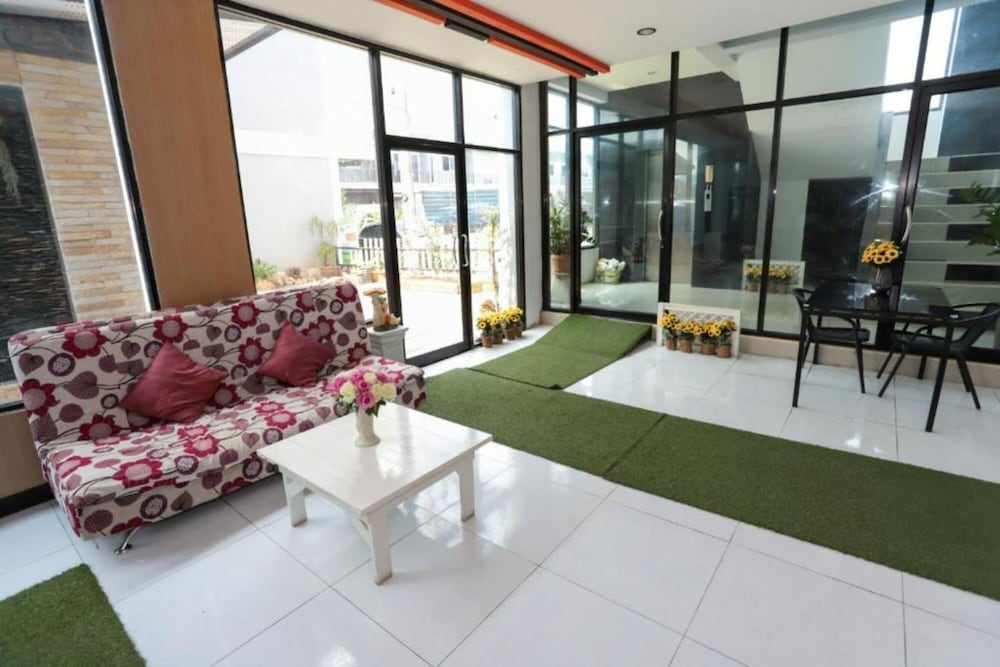 C Tower Hotel 30/43