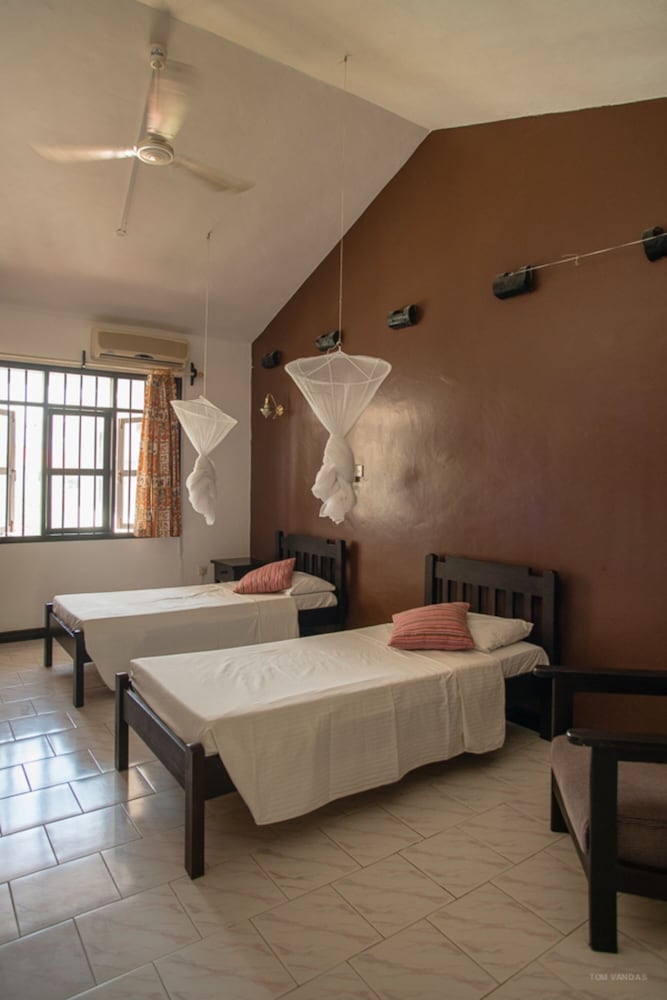 Bahari Dhow Beach Villas 13/61